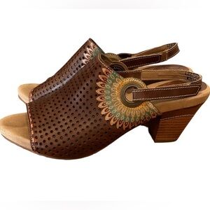 L’Artiste Spring Step Slingback stacked Heel with sunburst imprint size 40